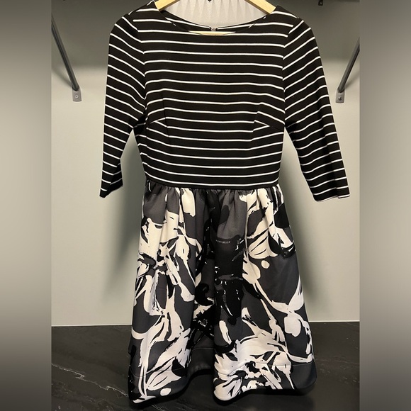 Adorable Striped Floral Party Dress with Pockets - Picture 1 of 4